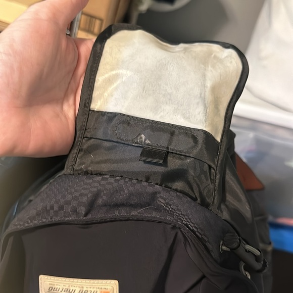 Descente Men's Black and Red Ski Jacket climate condition airdrive jacket - Picture 12 of 12